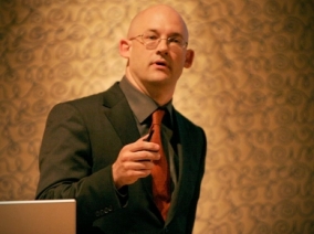 Photo of Clay Shirky at TED 
